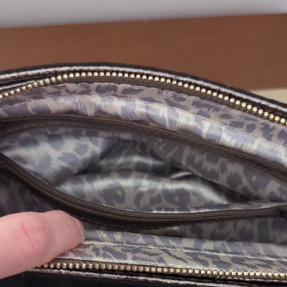 GUESS Black and Gold Women's Bag - Picture 7 of 13